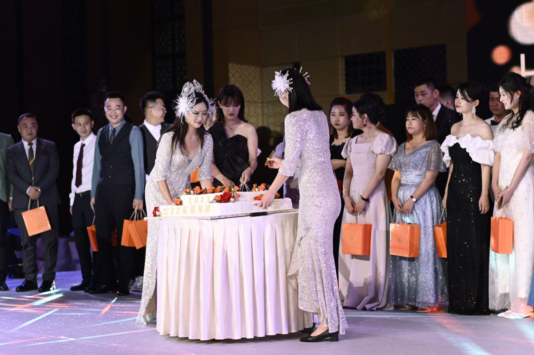 美窩家居集團2020-2021企業“一起向WE來”年度盛典圓滿舉行！